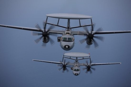 Máy bay cảnh báo sớm mới E-2D Advanced Hawkeye của Hải quân Mỹ